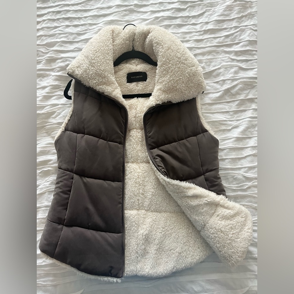 Shesmiss vest